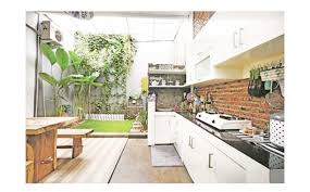 Kabinet bawah dengan counter top yang rata dan warna pintu kitchen set yang terang akan memantulkan cahaya dan membuat dapur lebih. Pengertian Kitchen Set Kegunaan Dan Kumpulan Desain