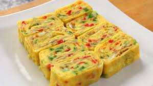 It's a small egg roll. Korean Rolled Omelette Gyeran Mari ê³ëë§ì´ Recipe By Maangchi