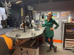 Lindsay Brown (@lindsayreports)