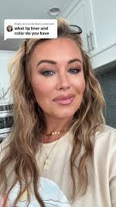 Lisa Lupton's Instagram, Twitter & Facebook