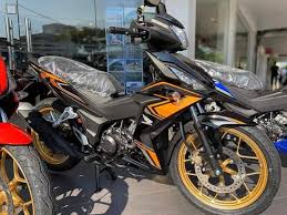 It's big enough to carry you and a passenger with ease. Honda Rs150 V2 Dah Tiba Di Malaysia Ini Rupa Dan Spesifikasinya Motoqar
