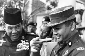 Sejak muda, soeharto memang sudah terlihat berwibawa dan berkarisma ya moms! Keren Begini Potret Dari Keseharian Presiden Soeharto Sisi Lain Yang Jarang Diketahui Publik Yukepo Com