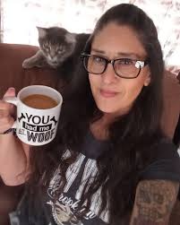 Good morning ☀️ happy hump day 💛💛💛💛💛🌼🌼