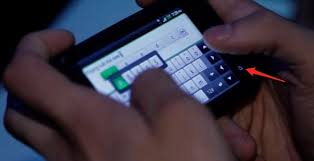 How to enter an unlock code on the blackberry torch 9860 · 1. Blackberry Torch Aparece En Un Video Con Un Boton Android