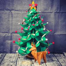 Aus papier kann man die günstigste weihnachtsdeko selber basteln. Weihnachtsbaum Aus Papier Falten Weihnachtsdekobasteln