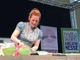 Die vielfalt an küchenmesser typen ist überwältigend und lässt keine wünsche offen. Stargast Enie Van De Meiklokjes Auf Der Kuchenmesse Wels