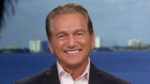 Tom Brady, Gisele Bündchen seen packing up Massachusetts mansion