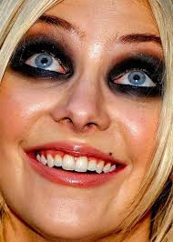 Pin Von Reema Auf Bands Frau At Least