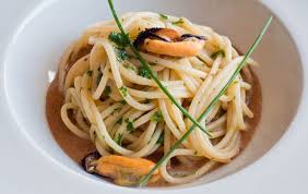Spaghetti Aglio Olio E Peperoncino Con Crema Di Cozze Ricette Idee Alimentari Cibo Etnico