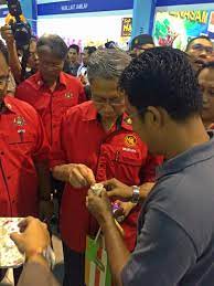 Industri 4.0 adalah nama tren otomasi dan pertukaran data terkini dalam teknologi pabrik. Che Din Food Industries Showcase Satu Daerah Satu Industri Sdsi Kebangsaan 2015