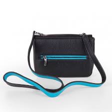 Superbe petit sac en bandoulière cuir noir michael kors authentique acheté sur le site en très bon état ce sac bandoulière beige est une pièce incontournable avec une touche moderne. Perenne Pigro Breaking Dawn Petite Sacoche Bandouliere Homme Trattamento Ingorgo Stradale Grado
