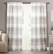 From white walls mixed with black and grey accessories to grey interior decor combined with a selection of pinks and yellows, this versatile colour palette brings a homely feel. What Curtains Go With Grey Walls 20 Ideas