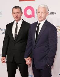 Anderson cooper is keeping ex benjamin maisani in his new son's life. Anderson Cooper Partner Anchor Splits From Long Term Boyfriend