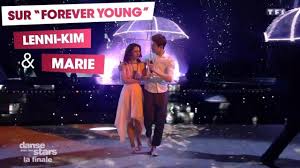 Quand il était petit, artus voulait devenir ramoneur pour danser sur les toits, comme dans mary poppins. Dals S08 Derniere Danse Pour Lenni Kim Et Marie Denigot Sur Forever Young D Alphaville Youtube