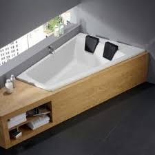 Die badewanne schreibt sich toll ins interieur des badezimmers ein. 10 Bathtubs That Offer Moments Of Relaxation For Both Of You Badewanne Eck Doppelbadewanne Eckbadewanne