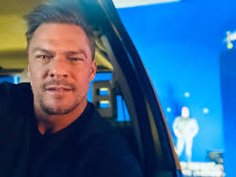 Reacher' star Alan Ritchson says he quit modeling after being sexually  assaulted by a 'very famous' photographer: 'There are very few redeeming  qualities to working in that industry.' bit.ly/3PQf5Eh