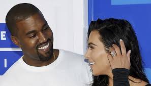 Kim Kardashian Sebut Kanye West Bisa Tidur di mana Saja