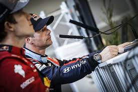 El bisel y el fondo de la caja son de tpt de cuarzo, mientras que la parte central es de tpt negro. Richard Mille Wins At Monte Carlo Rally Day Night Magazine
