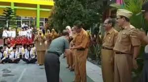Diposting oleh unknown posted on jumat, 15 agustus 2014 | 10.21 with 40 comments. Viral Pria Jualan Roti Bokep Jadi Langganan Anak Kos
