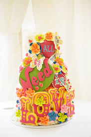 Download the perfect wedding cake pictures. Which Vintage Wedding Theme Is Right For You Swinging 60s Wedding Theme Chwv Vintage Wedding Theme Beatles Wedding Wedding Cakes Vintage