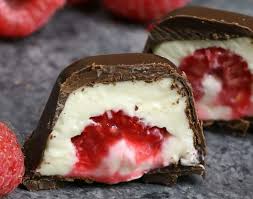 La Meilleure Recette De Lasagne Cremeuse Aux Framboises Super Facile Recipe Chocolate Covered Cheesecake Desserts Party Food Dessert
