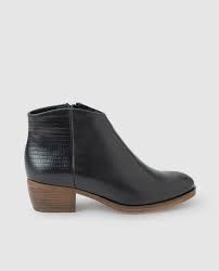 Découvrez la collection de chaussures femme clarks sur la botte chantilly. Bottines Femme Clarks Noires Avec Detail Grave Clarks Mode El Corte Ingles