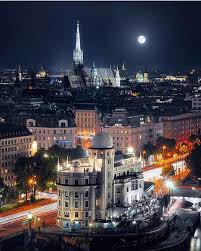 Wir haben 13.886 private ferienwohnungen in wien verfügbar. Den Ersten Bezirk Im Mondschein Hat Rafaelwien Eingefangen Wienliebe Einfachleiwand Wien Innerestadt Stadtwien Urania St Wien Osterreich Urlaub Urlaub