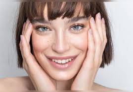 Coiffure court et long coiffure cheveux tr鑚 fris駸 coiffure cheveux mi long facile decouvrez 10 coupes courtes dans un beau decor de neige salon feminin page 5 cheveux courts visage rond idees cheveux courts. Carre Court 30 Idees De Coiffures Pour L Adopter A La Rentree 2020