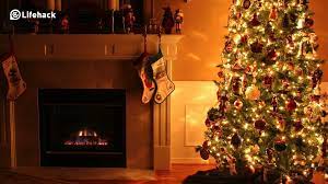 Decorate your house with christmas centerpieces, garlands, wreaths, decorations for the front door and lawn, in addition to your rooftop. 40 Christmas Decorating Ideas That Will Bring Joy To Your Home