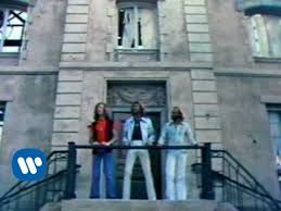 Hah Haaa Fridayyyyy Bee Gees Stayin Alive 1977 Bee Gees Music Memories Gees