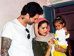 August 24, 2019 11:37 ist. Sunny Leone S Adorable Picture With Daughter Nisha Rediff Com Movies