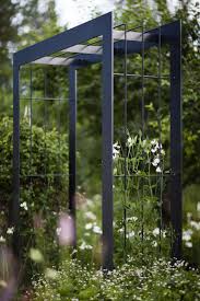 Pergola de jardin pour plantes grimpantes. Epingle Par Andrea Hinrichsen Sur Ulf Nordfjell Arche Jardin Jardin Moderne Amenagement Jardin