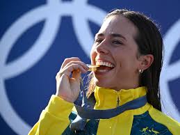 Sponsorless Noemie Fox and superstar sister Jess to become collective hot  commercial commodity