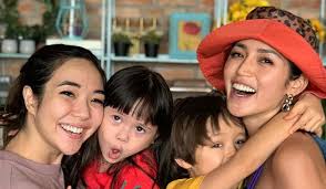 Tidak hanya jessica iskandar, melaney ricardo dan beberapa. Jessica Iskandar Cecar Gisel Dengan Pertanyaan Horor Soal Perbedaan Gading Wijin Apa Itu