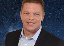 Mitchell Halpern's Instagram, Twitter & Facebook