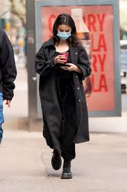 Only murders in the building is an american comedy streaming television series, created by steve martin and john hoffman.the series consists of ten episodes and it premiered on hulu on august 31, 2021. Selena Gomez Only Murders In The Building Set In Nyc 04 09 2021 Celebmafia