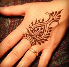 Today's post is all about mehndi designs & henna patterns/ tattoos for the beginners. 65 Easy Mehndi Designs For Starters Beginner Friendly Mehndi Designs Bling Sparkle