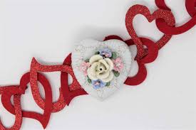 Young, lonely george davidson discovers he can use an old telephone to communicate with a boy living fifty suddenly he heard a ring come from the other side of the room. Trinket Dish Heart Shaped Floral Badcock Porcelain Vintage Antigo Trunk