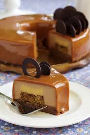 Glacage Miroir Des Gateaux Epoustouflants Caramel Facile Recette Glacage Gateaux Et Desserts