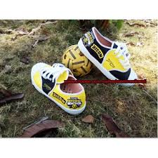 Meskipun begitu, tidak tertutup kemungkinan untuk menggunakannya dalam penulisan artikel nonfiksi. Tiger Sepak Takraw Shoes Tiger Kasut Sepak Takraw Kasut Sekolah Nanyang Design