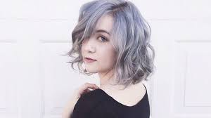 Cacher ses cheveux blancs ou changer de teinte et de style ? Des Trucs Et Des Machins Pourquoi Comment Je Laisse Vivre Mes Cheveux Blancs