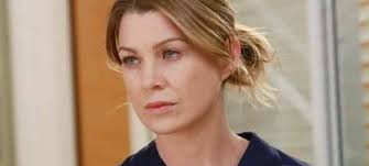 The medical drama series focuses on a group of doctors at a hospital in seattle, including several who began their careers at the facility as interns. Grey S Anatomy Saison 15 Meredith Et Alex Tres Inquiets Dans L Episode 25 Mce Tv