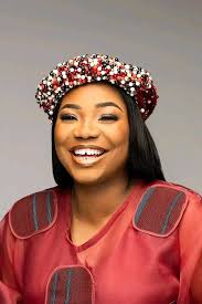 L'équipe de Place Aux Jeunes (PAJ) souhaite un joyeux anniversaire à Mercy  Chinwo, chanteuse, compositrice et entrepreneure.