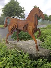 Pin Von Realsteeldesign Auf Pferd Skulptur Metall Stahl Rost Kunst Design Garten Figur Pferd Kunst Stahl