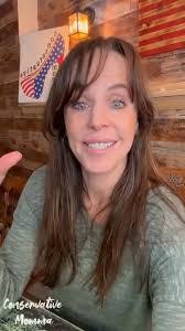 Ellen Malloy's Instagram, Twitter & Facebook