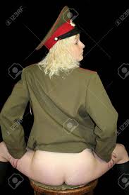 軍事フォーム エロティックなジャンルの椅子の上で女性兵士の写真素材・画像素材 Image 2010795