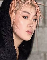 Helene Frances's Instagram, Twitter & Facebook