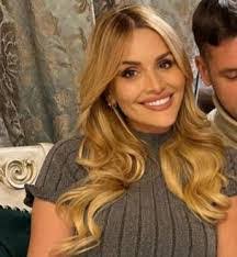 Dinah Simpson's Instagram, Twitter & Facebook