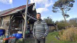 Un jeune homme de 21 ans a dû être amputé de la main droite mardi. Video A Notre Dame Des Landes Les Zadistes Comptent Rester Nantes Maville Com