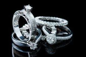 как почистить золотое кольцо с бриллиантом в домашних условиях For Jewelry Repair Or Jewelry Appraisal These Windsor Jewelers Simply Can T Be Beat Emerald Engagement Ring Set Engagement Ring Stores Emerald Engagement Ring